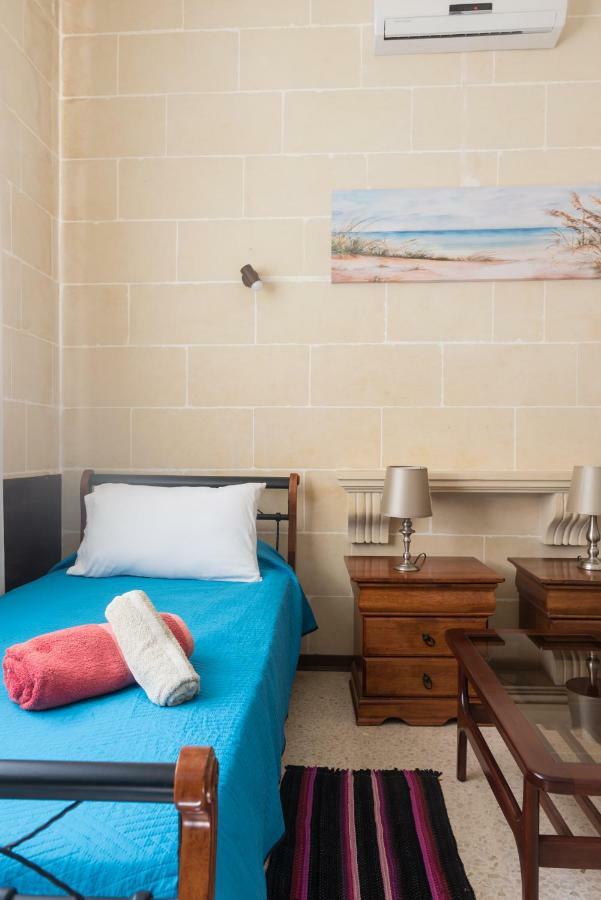 Acomodation House Kavarna Xagħra エクステリア 写真
